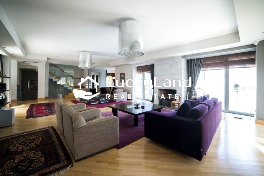 (For Sale) Residential Villa || East Attica/Agios Stefanos - 1.050 Sq.m, 5 Bedrooms, 3.500.000€ 