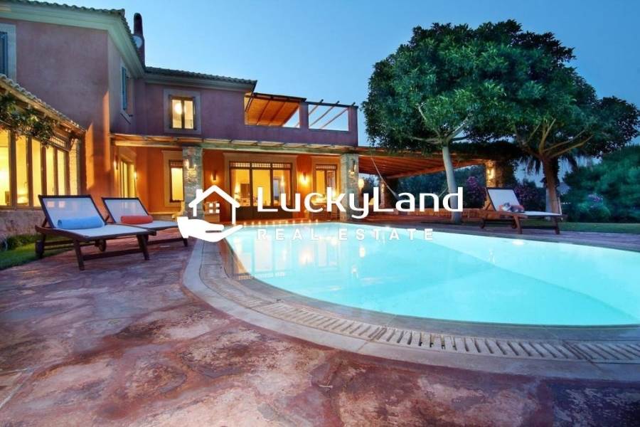 (For Rent) Residential Villa || East Attica/Vouliagmeni - 300 Sq.m, 4 Bedrooms, 27.000€ 