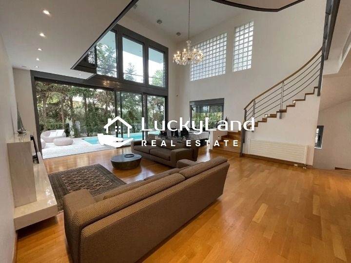 (For Rent) Residential Villa || Athens South/Glyfada - 320 Sq.m, 4 Bedrooms, 15.000€ 